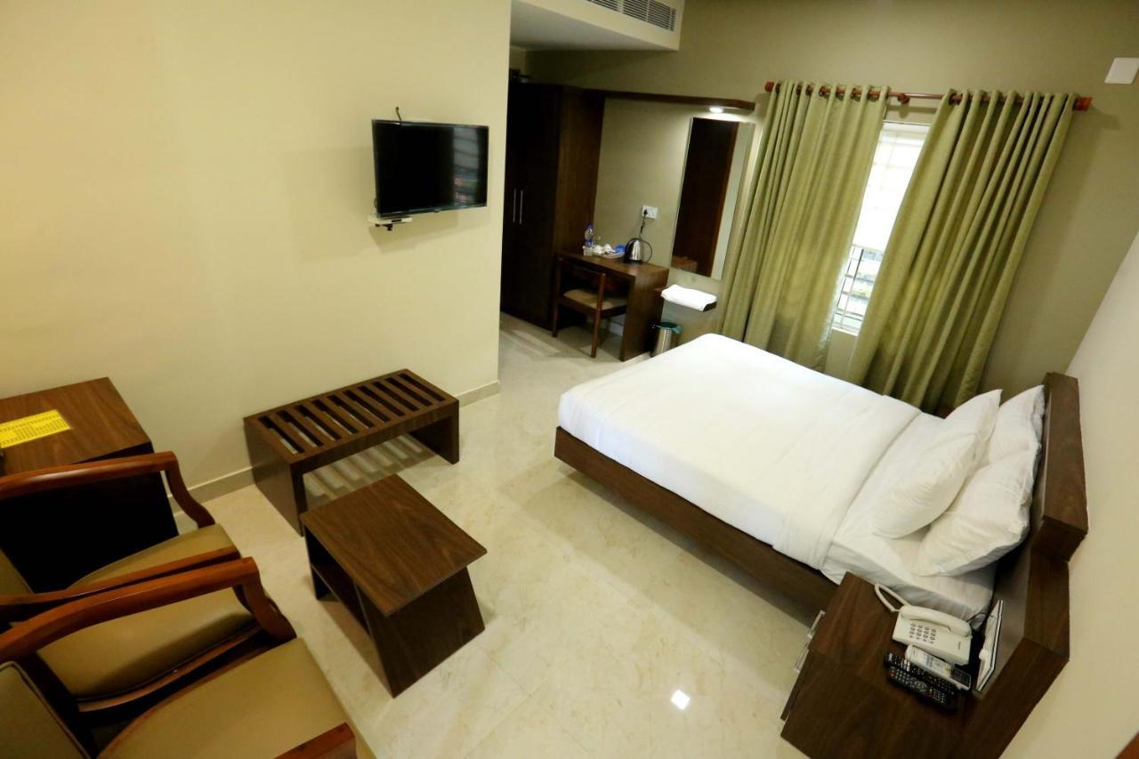 Kira Palace Residency 호텔 에르나쿨람 외부 사진