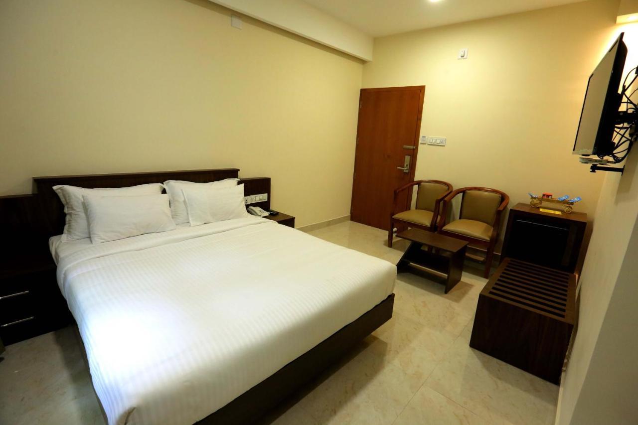 Kira Palace Residency 호텔 에르나쿨람 외부 사진