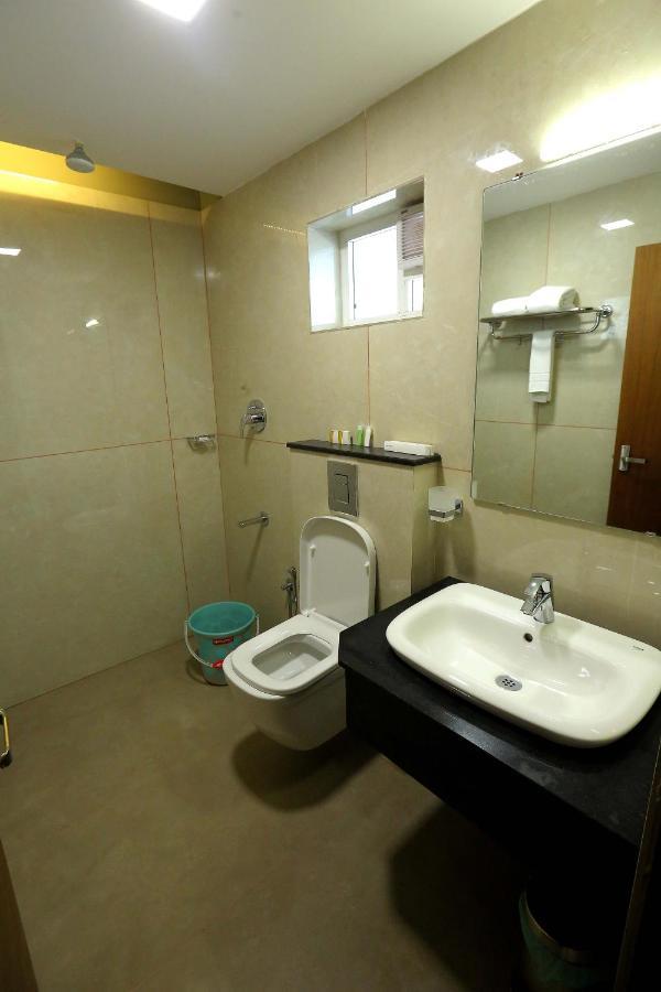 Kira Palace Residency 호텔 에르나쿨람 외부 사진